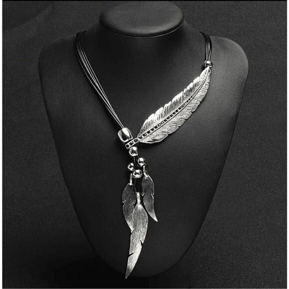 Feather Necklace - Picture 1 of 4